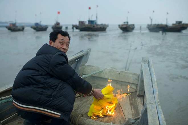 Tranh cãi lệnh cấm đốt vàng mã để giảm ô nhiễm môi trường tại Trung Quốc - Ảnh 2.