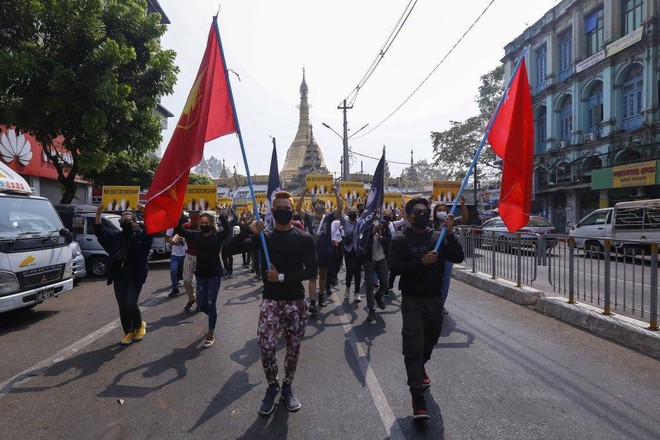 Tổng tư lệnh quân đội Myanmar cam kết bảo vệ người dân, hứa tổ chức bầu cử  - Ảnh 4.