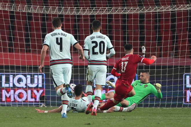 Ronaldo bị trọng tài cướp bàn thắng, Bồ Đào Nha hoà đau đớn Serbia dù dẫn trước 2 bàn - Ảnh 4.