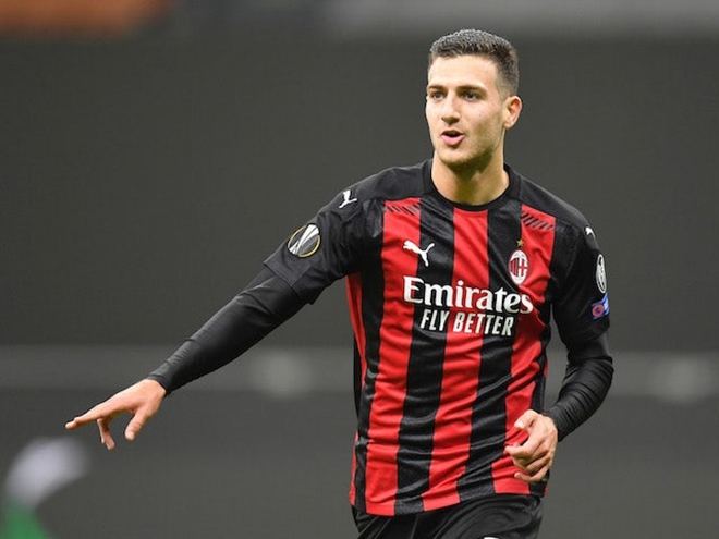 AC Milan hỏi mua Diogo Dalot của MU với giá bèo - Ảnh 1.