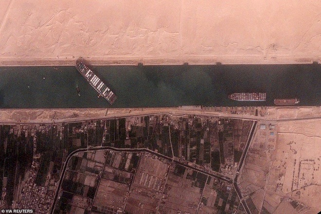 Toàn cảnh giải cứu siêu tàu mắc cạn trên kênh đào Suez - Ảnh 11.