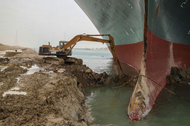 Toàn cảnh giải cứu siêu tàu mắc cạn trên kênh đào Suez - Ảnh 5.