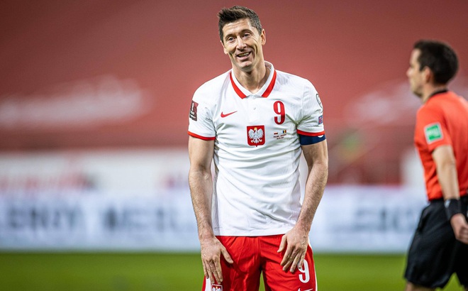 Lewandowski rời sân ở phút 63 trận gặp Andorra