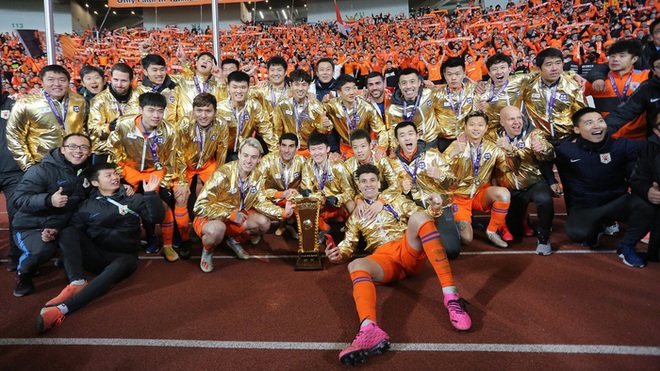 Ng&agrave;y t&agrave;n của Chinese Super League, giải đấu h&agrave;o nho&aacute;ng giả tạo của người Trung Quốc - Ảnh 2.