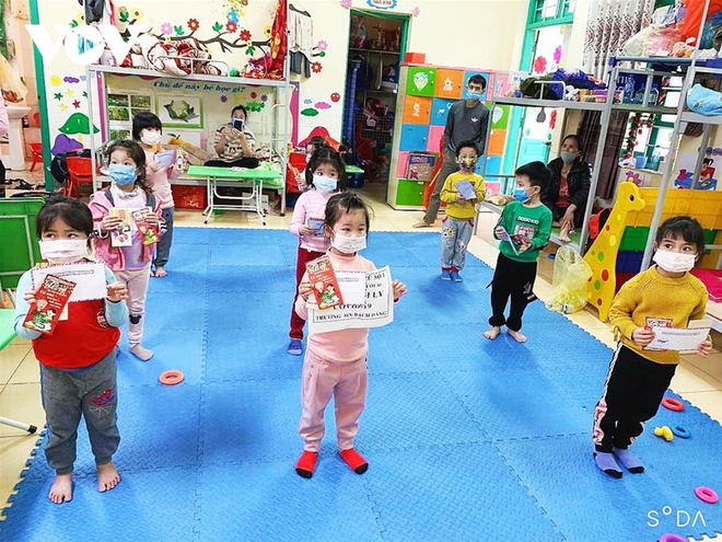 Hải Dương: Còn 35 giáo viên và học sinh nhiễm COVID-19; Kết quả xét nghiệm mới của chiến sĩ nghĩa vụ quân sự nghi dương tính với SARS-CoV-2 - Ảnh 1.