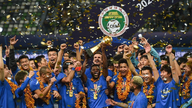 Ng&agrave;y t&agrave;n của Chinese Super League, giải đấu h&agrave;o nho&aacute;ng giả tạo của người Trung Quốc - Ảnh 3.