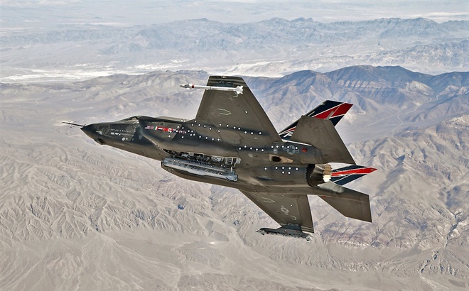 Thất vọng với F-35, Không quân Mỹ được cho đang tìm một máy bay chiến đấu thế hệ thứ 4,5 hoặc 5 để thay thế những chiếc F-16 đang có trong trang bị. Nguồn: medium.com