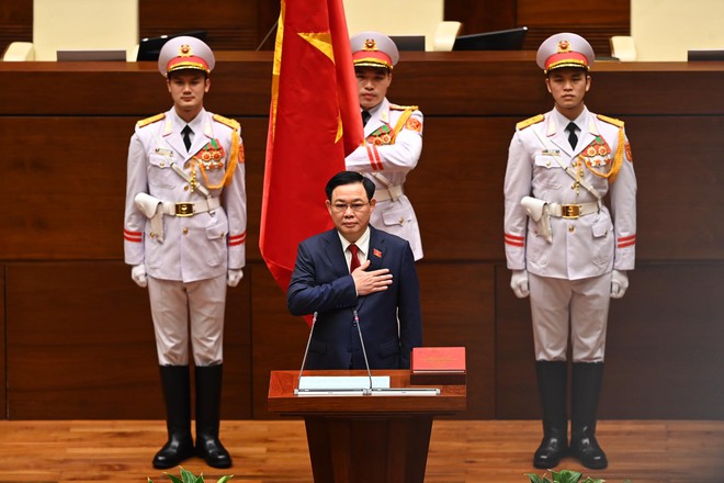 Bí thư Hà Nội Vương Đình Huệ được bầu làm Chủ tịch Quốc hội, tiến hành tuyên thệ nhậm chức - Ảnh 1.