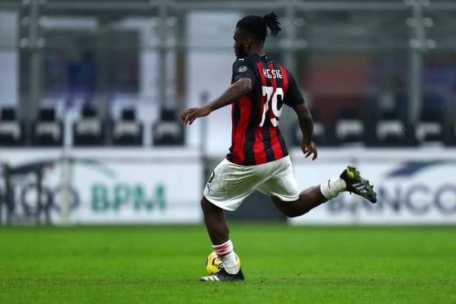 AC Milan tho&aacute;t hiểm ở gi&acirc;y cuối trước Udinese - Ảnh 1.