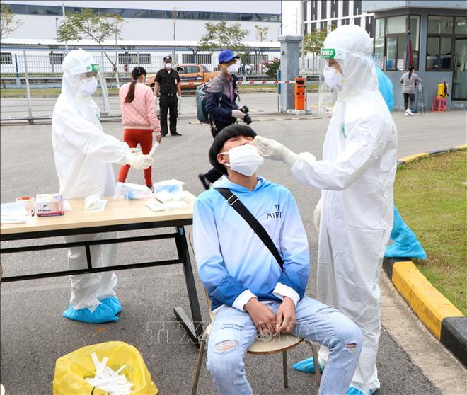 Biến chủng SARS-CoV-2 từ Anh được ph&aacute;t hiện tại TP.HCM: Người phụ nữ n&oacute;i kh&ocirc;ng tiếp x&uacute;c với ai mắc Covid-19 trước khi bay - Ảnh 1.