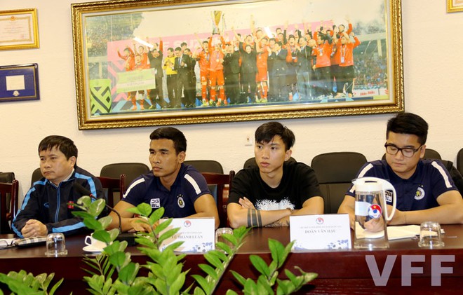 VFF - C&aacute;c chuy&ecirc;n gia, b&aacute;c sỹ hội chẩn t&igrave;nh trạng chấn thương của cầu thủ ĐTQG Đo&agrave;n Văn Hậu - Ảnh 1.