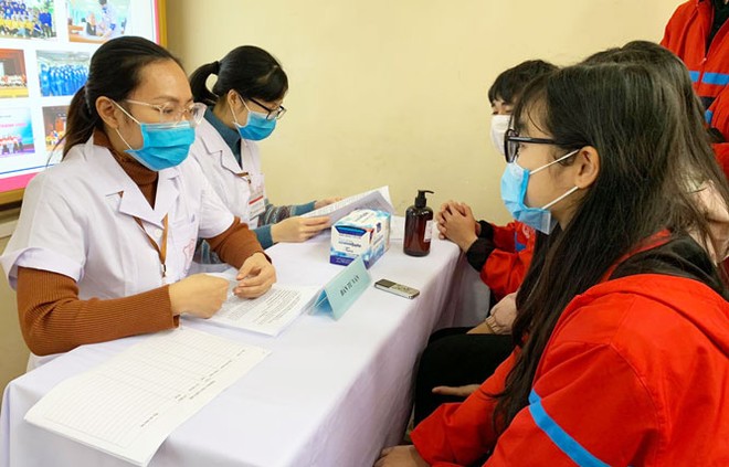 TP.HCM yêu cầu xử lý sai phạm tại khu cách ly tập trung của Vietnam Airlines; Tuyển người từ 40-59 tuổi tiêm thử nghiệm vắc xin COVID-19 thứ 2 của Việt Nam - Ảnh 1.