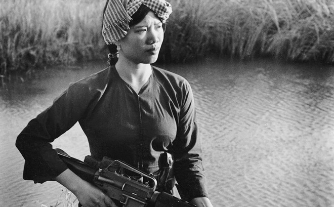 Nữ du kích cách mạng Lâm Thị Đẹp ở Sóc Trăng năm 1972. Ảnh: Minh Trường (đăng trên website Tumblr).