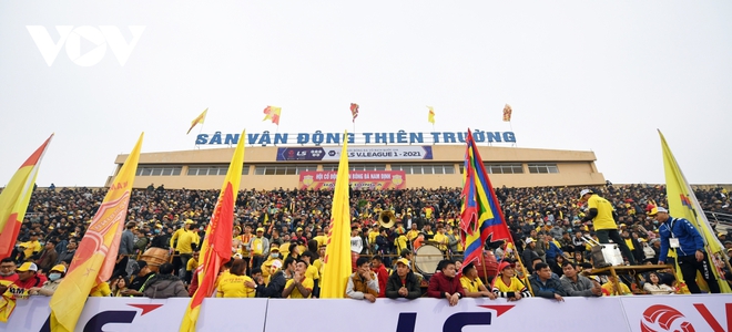 Đá bù vòng 3 V-League 2021: Cầu thủ có thân nhiệt trên 37,5 độ C không được thi đấu - Ảnh 1.