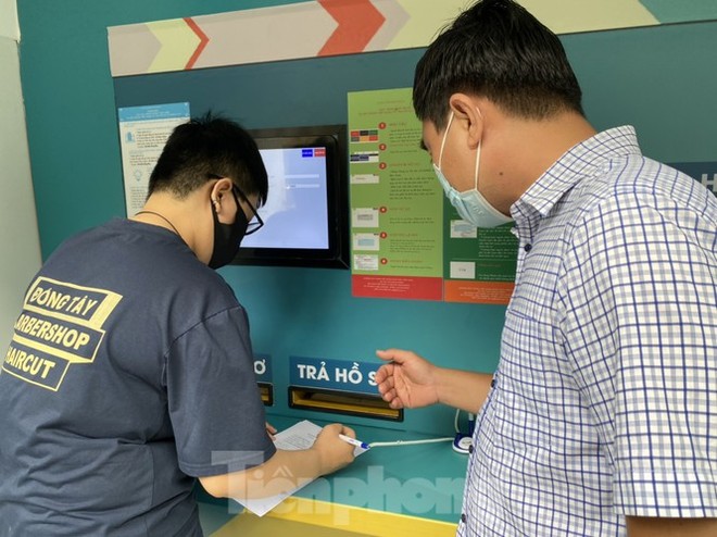 Cận cảnh ATM tiếp nhận trả hồ sơ hành chính tự động đầu tiên ở Việt Nam - Ảnh 11.
