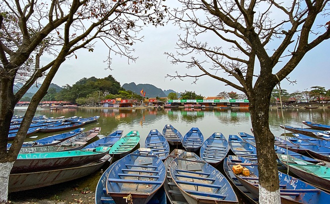 Lần đầu tiên trong lịch sử, khu di tích quốc gia Chùa Hương phải đóng cửa trong mùa lễ hội vì dịch COVID-19.