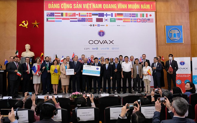 Phó Thủ tướng Vũ Đức Đam: Việt Nam đang làm rất tốt công tác tiêm chủng vắc xin Covid-19 - Ảnh 1. Phó Thủ tướng Vũ Đức Đam: Việt Nam đang làm rất tốt công tác tiêm chủng vắc xin Covid-19 - Ảnh 1.