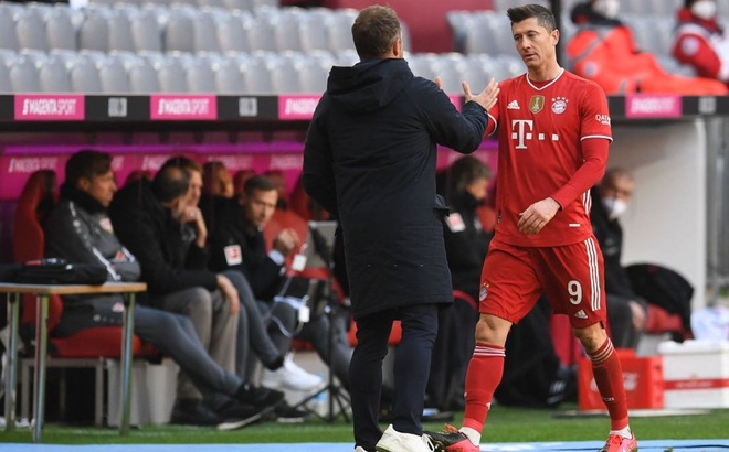 Lewandowski để lại khoảng trống quá lớn trên hàng công Bayern.