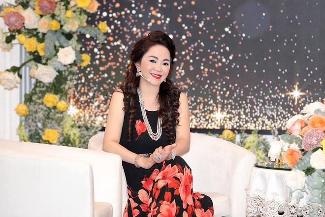 Vợ đại gia Dũng lò vôi lý giải đoạn ghi âm mùi mẫn: Ông Võ Hoàng Yên không còn gì nên phá hạnh phúc gia đình tôi - Ảnh 1. Vợ đại gia Dũng lò vôi lý giải đoạn ghi âm mùi mẫn: Ông Võ Hoàng Yên không còn gì nên phá hạnh phúc gia đình tôi - Ảnh 1.