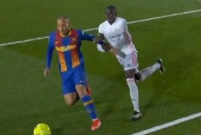 Barca thua Real Madrid, HLV Koeman tố trọng tài “cướp” 11m - Ảnh 1.