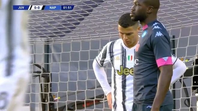 Ronaldo bỏ lỡ cơ hội khó tin, gây tranh cãi khi ném phăng áo đấu của Juventus - Ảnh 5.