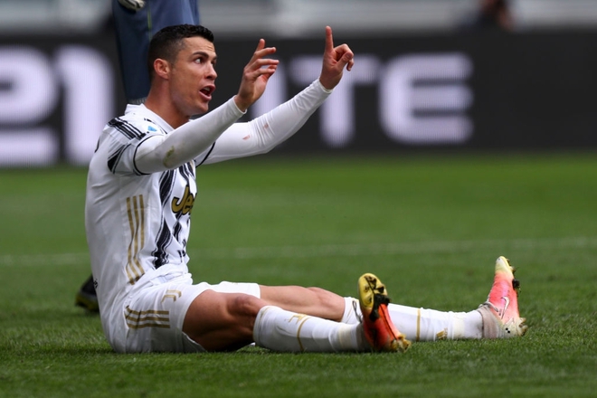 Ronaldo bỏ lỡ cơ hội khó tin, gây tranh cãi khi ném phăng áo đấu của Juventus - Ảnh 7.