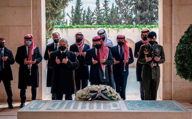 Quốc vương Jordan Abdullah và cựu Thái tử Hamzah lần đầu xuất hiện cùng nhau hôm 11-4.