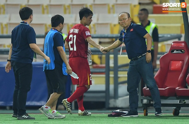 HLV Park Hang-seo thừa nhận từng tự mãn dẫn đến thất bại của U23 Việt Nam, chia sẻ về thú vui chơi dở nhưng vẫn thích - Ảnh 1.