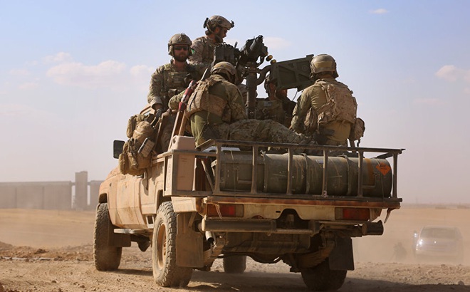Xe tải chở binh sĩ Mỹ tại thị trấn Fatisah, tỉnh Raqqa, Syria năm 2016. Ảnh: AFP