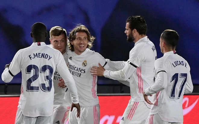 CĐV Real Madrid đang rất hưng phấn sau 2 kết quả ấn tượng gần đây của đội nhà