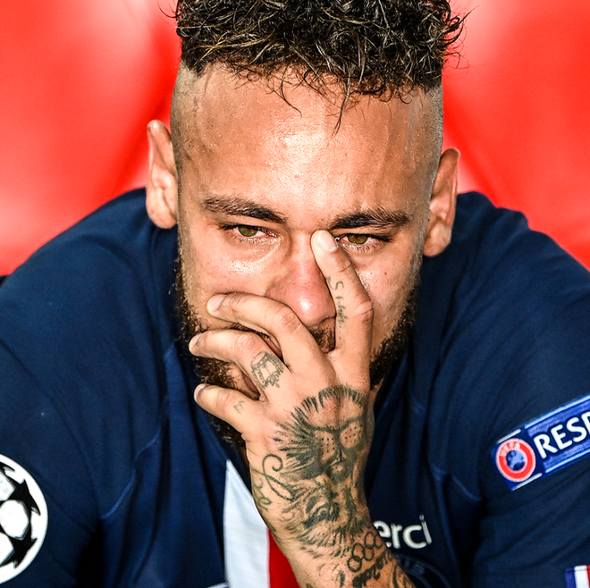 Neymar gục đầu ôm mặt, xúc động không nói nên lời sau khi loại Bayern - Ảnh 4.