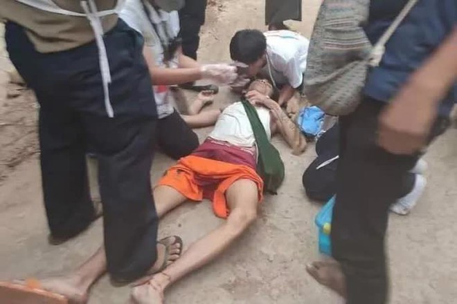 Quân đội Myanmar bị tố nổ súng vào nhân viên y tế - Ảnh 2.
