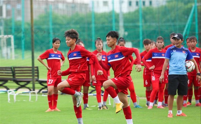Các cầu thủ trẻ nữ Việt Nam phải đóng thuế thu nhập cá nhân dù tổng thu nhập chỉ bằng 1/2 mức bắt đầu tính thuế. Ảnh: VFF