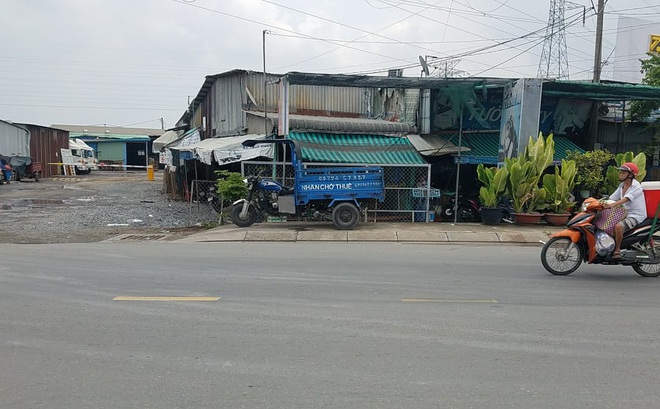 Cãi nhau trên đường ở Sài Gòn, 2 nhóm thanh niên lao vào đuổi chém nhau, 1 người chết, 1 người bị thương