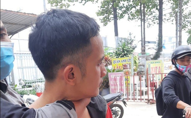 Bị giật điện thoại, cô gái ở Sài Gòn còn bị kẻ cướp nhắn tin, gửi hình nhạy cảm bắt 
