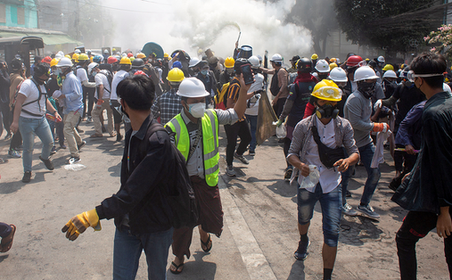 Biểu tình tiếp diễn ở Myanmar. Ảnh: Reuters