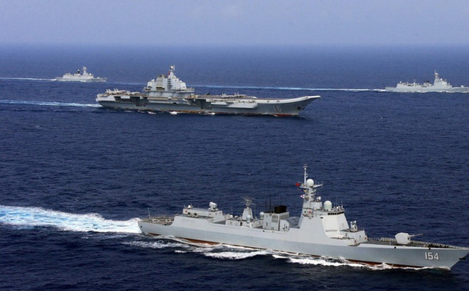 Tàu sân bay Liêu Ninh của Trung Quốc đi qua vùng biển nằm giữa đảo Okinawa và đảo Miyako - Nhật Bản, hồi cuối tháng rồi Ảnh: REUTERS