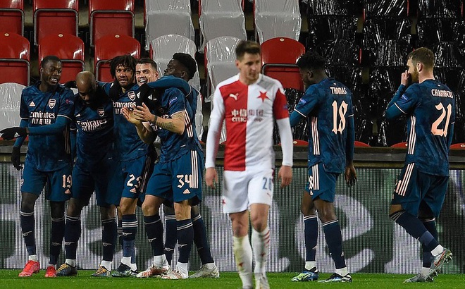 Arsenal thắng Slavia Praha với tỉ số đậm