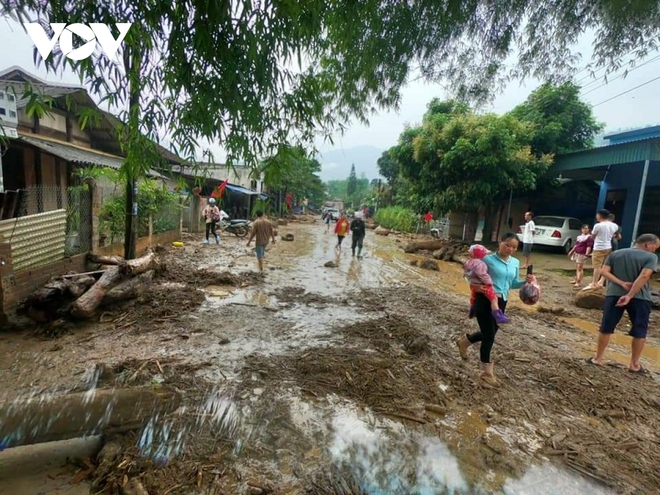 Lũ ống kinh hoàng làm 3 người tử vong ở Lào Cai: Cả nhà đang ngủ say giấc thì thấy mặt đất rung chuyển - Ảnh 4.