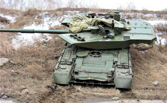 Khi chương trình Armata gặp một số khó khăn, Burlak là ứng viên sáng giá thay thế T-14 Armata nhờ có giá cả phải chăng hơn và dễ sản xuất hơn, trong khi tính năng chiến đấu gần như tương đương; Nguồn: reddit.com