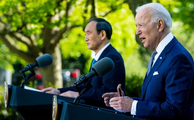 Tổng thống Mỹ Joe Biden (phải) và Thủ tướng Nhật Bản Suga Yoshihide tại cuộc họp báo chung sau hội đàm ở Washington, DC, ngày 16/4/2021 (giờ Mỹ). Ảnh: Reuters