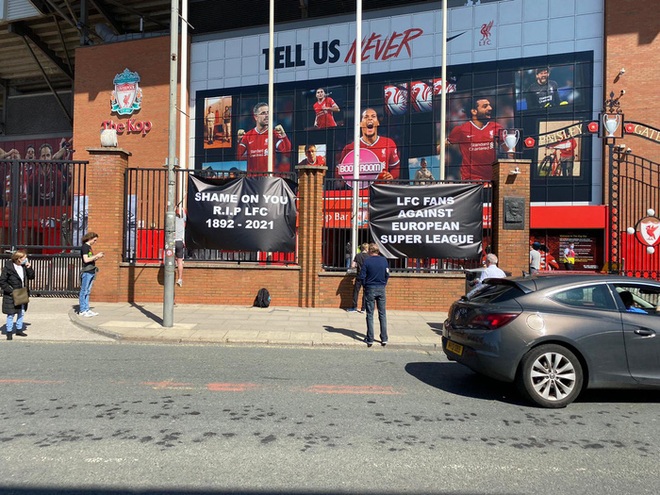 Biến căng ở Liverpool: Fan chúc đội nhà yên nghỉ vì gia nhập Super League - Ảnh 3.