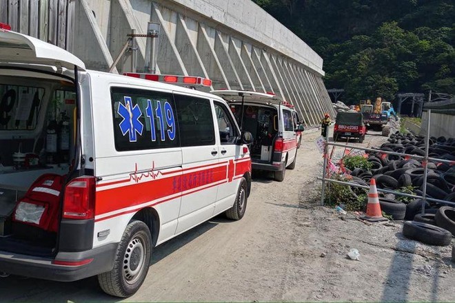 Hiện trường vụ tàu hỏa đâm vào đường hầm ở Đài Loan, hé lộ nguyên nhân hi hữu  - Ảnh 7.