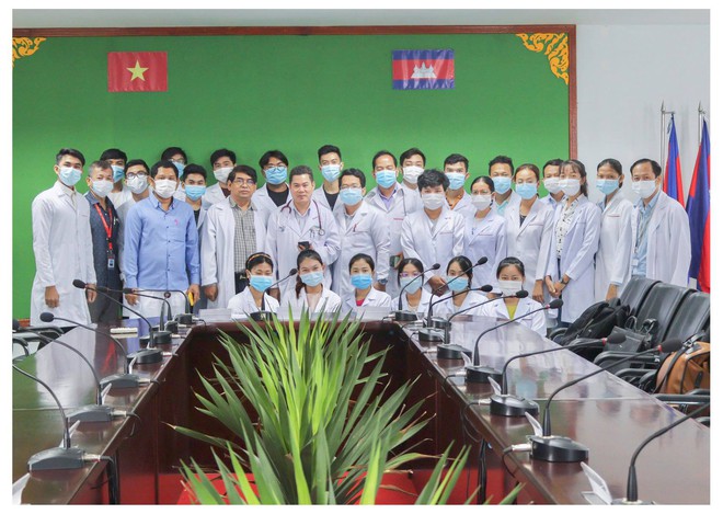 Bác sĩ Chợ Rẫy giữa tâm dịch Phnom Penh: Thấy sợ quá! Đến viện giờ toàn cảnh thương tâm! - Ảnh 10. Bác sĩ Chợ Rẫy giữa tâm dịch Phnom Penh: Thấy sợ quá! Đến viện giờ toàn cảnh thương tâm! - Ảnh 10.