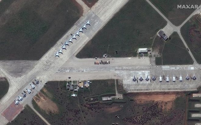 Máy bay quân sự Nga tại căn cứ không quân Saki, Crimea hôm 16/4. Ảnh: Maxar