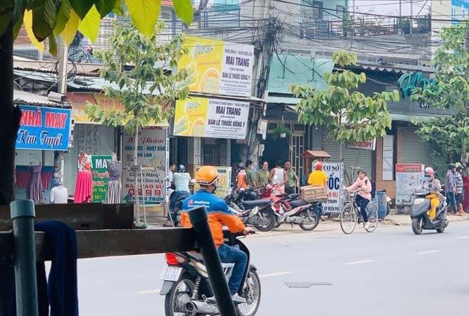 NÓNG: Hai cha con tử vong ở Bình Dương, hiện trường có dao dính máu - Ảnh 1.
