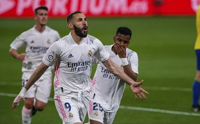 Benzema ghi 2 bàn và có 1 kiến tạo ở trận thắng Cadiz