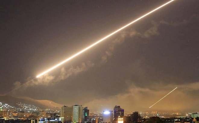 Tên lửa xuất hiện trên bầu trời Damascus năm 2018. Ảnh: AP