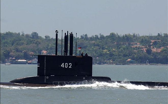 Tàu ngầm KRI Nanggala 402 khởi hành từ căn cứ hải quân ở Surabaya, Indonesia. Ảnh: AFP/TTXVN