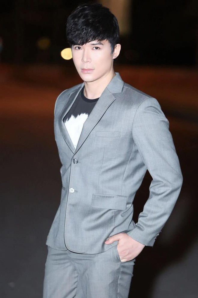 nathan-lee-chui-quan-ly-ngoc-trinh-ngu-dot-va-dan-don-16191536286511097076781.jpeg